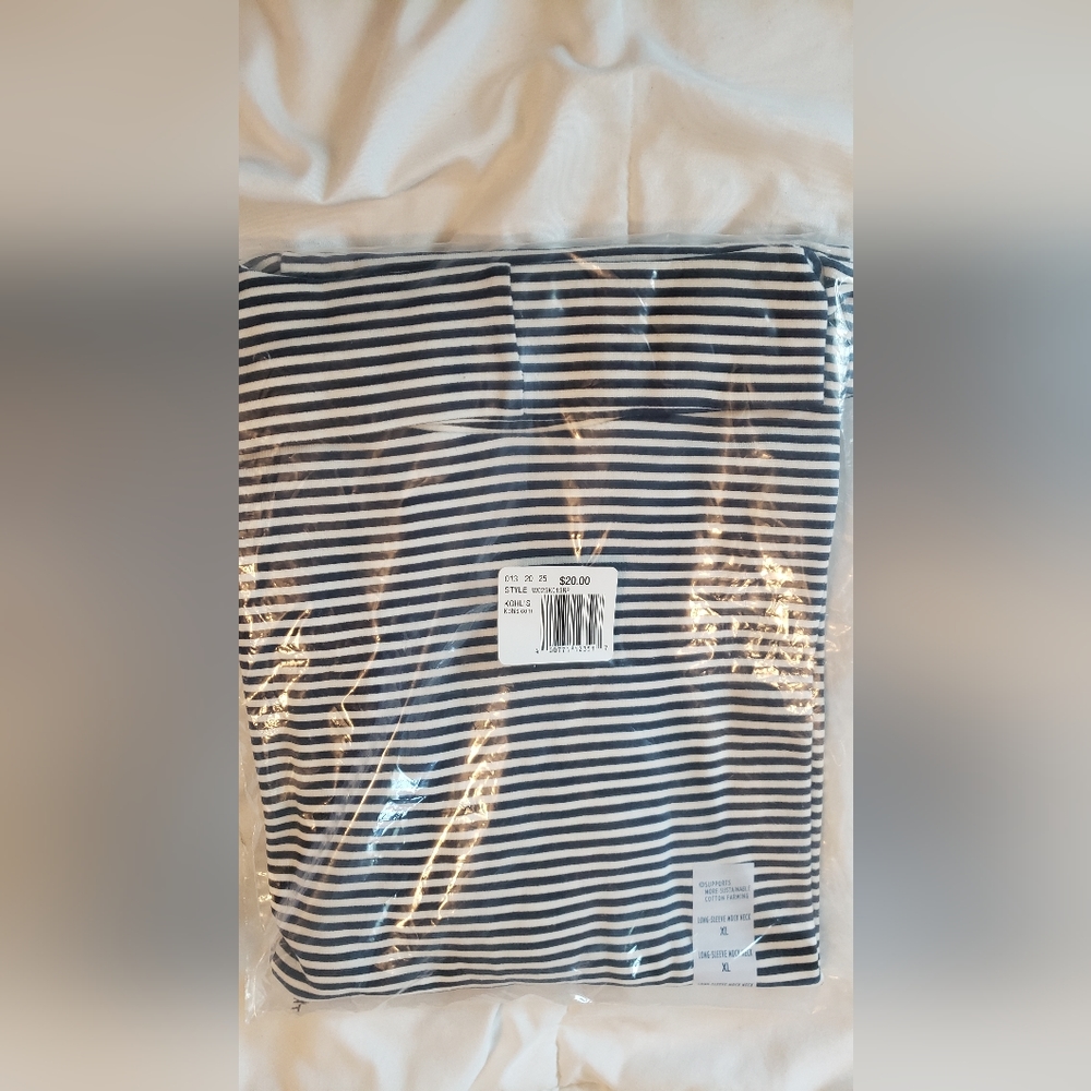 kohl's long sleeve Mock neck XLarge T-shirt